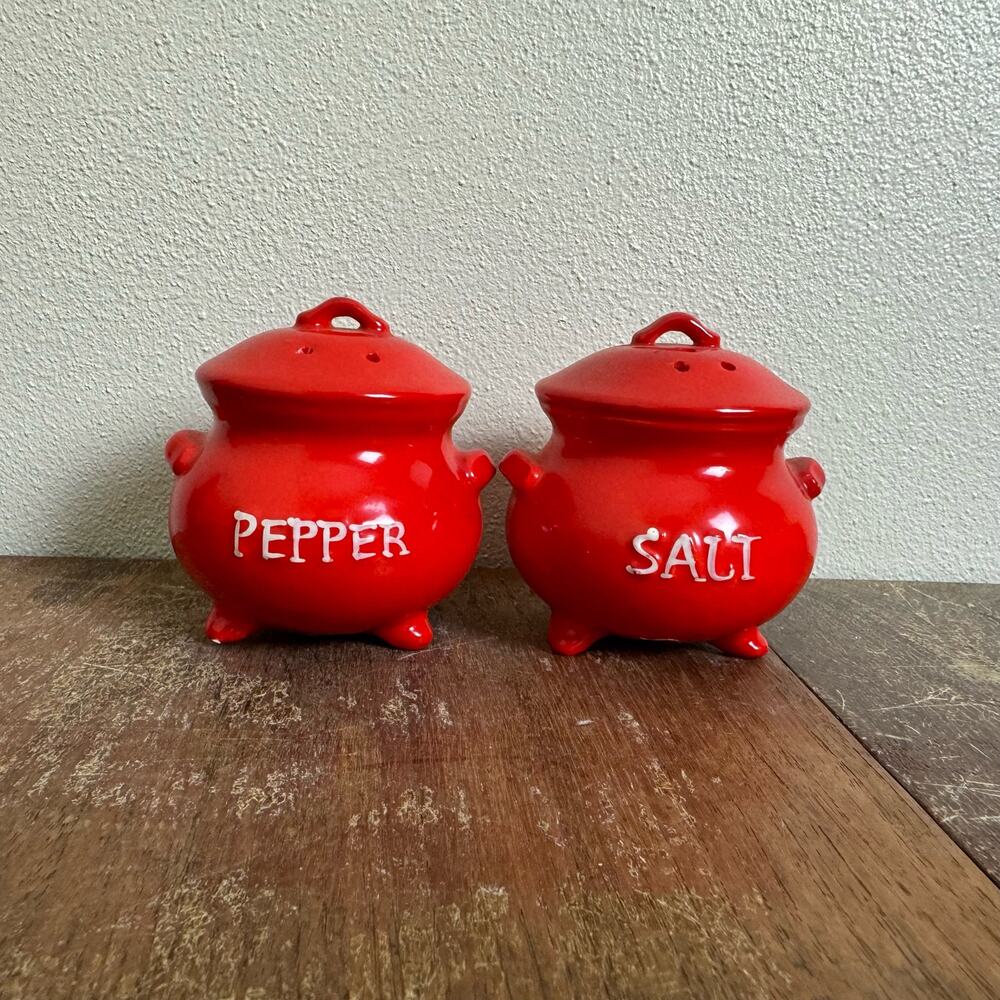 LEGO vintage porcelain red cauldron pot salt and‎ pepper shakers
